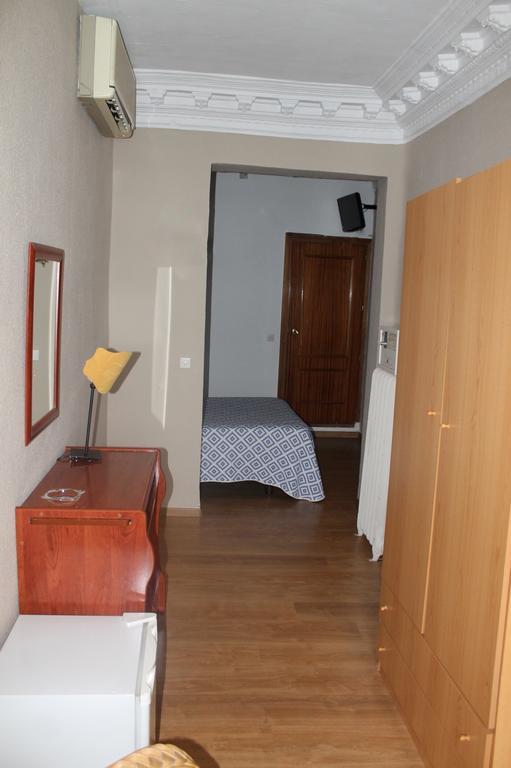 Hostal Trevinca Madrid Luaran gambar