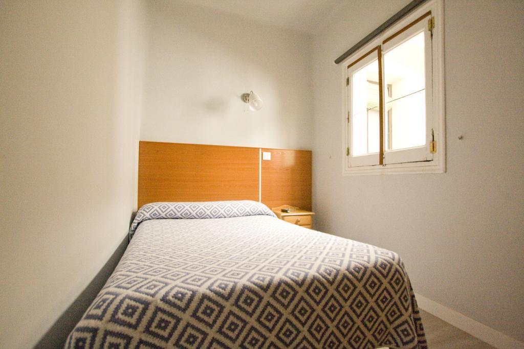 Hostal Trevinca Madrid Luaran gambar