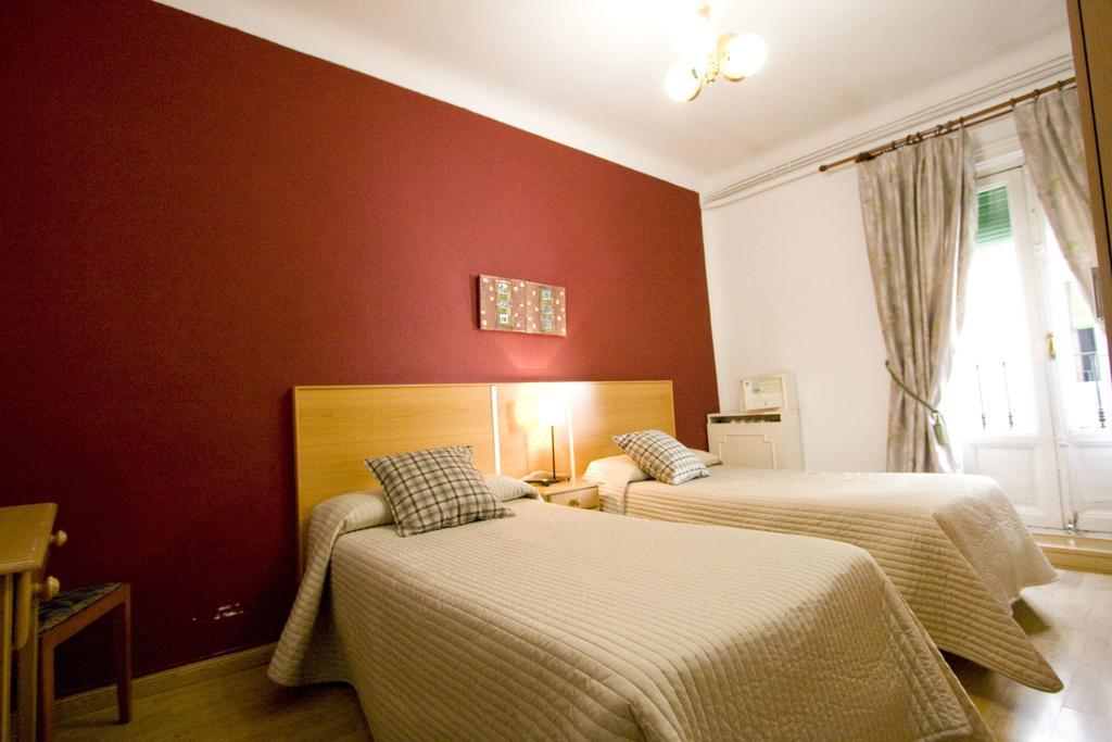 Hostal Trevinca Madrid Luaran gambar