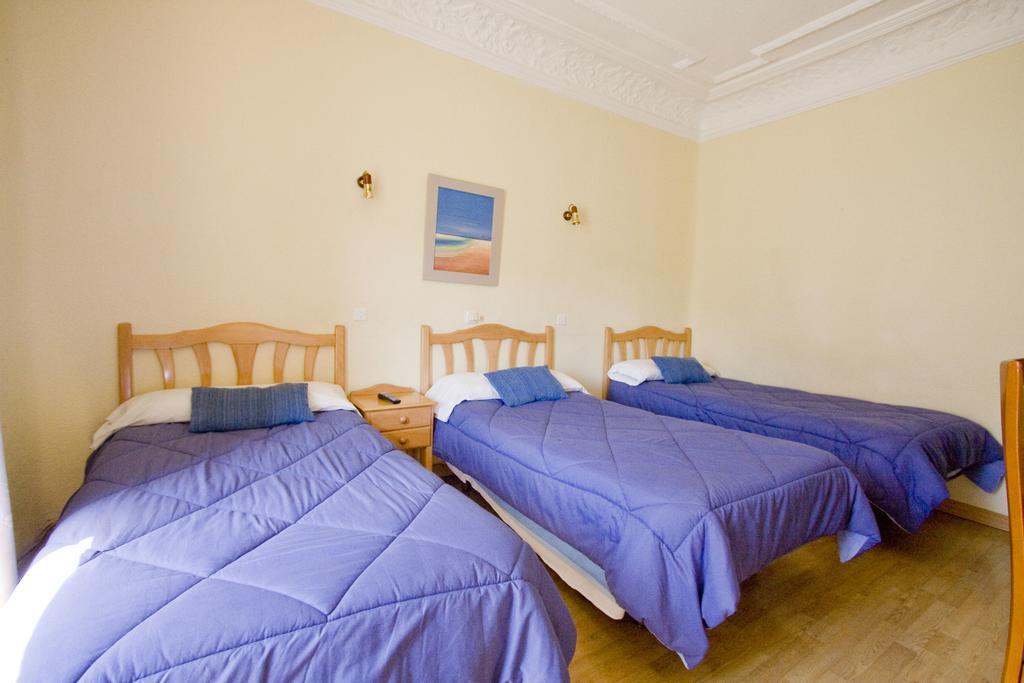 Hostal Trevinca Madrid Luaran gambar