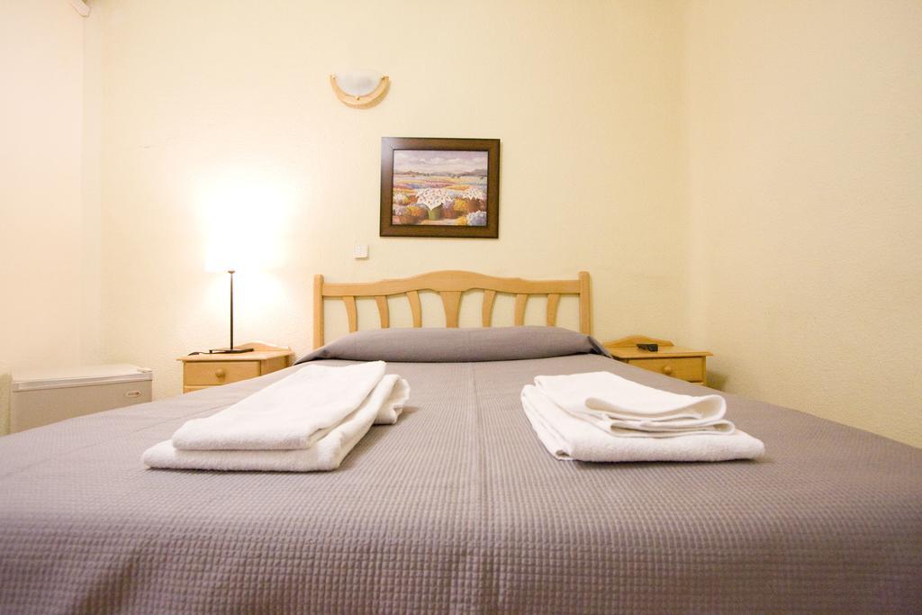 Hostal Trevinca Madrid Luaran gambar
