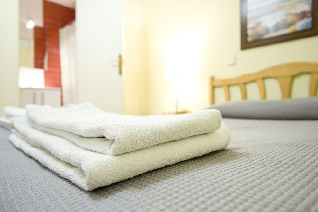 Hostal Trevinca Madrid Luaran gambar