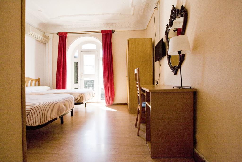 Hostal Trevinca Madrid Luaran gambar