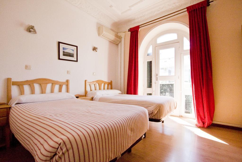 Hostal Trevinca Madrid Luaran gambar