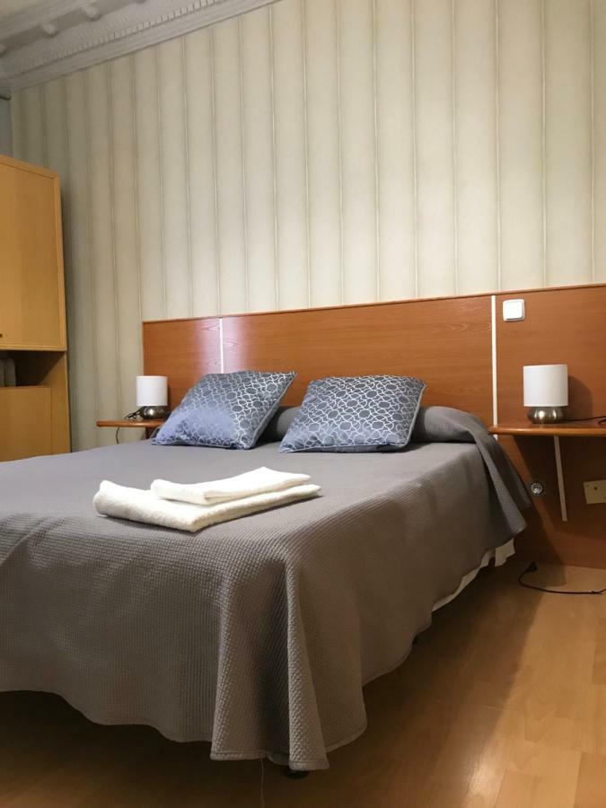 Hostal Trevinca Madrid Luaran gambar