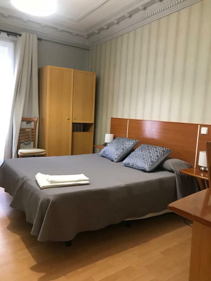 Hostal Trevinca Madrid Luaran gambar