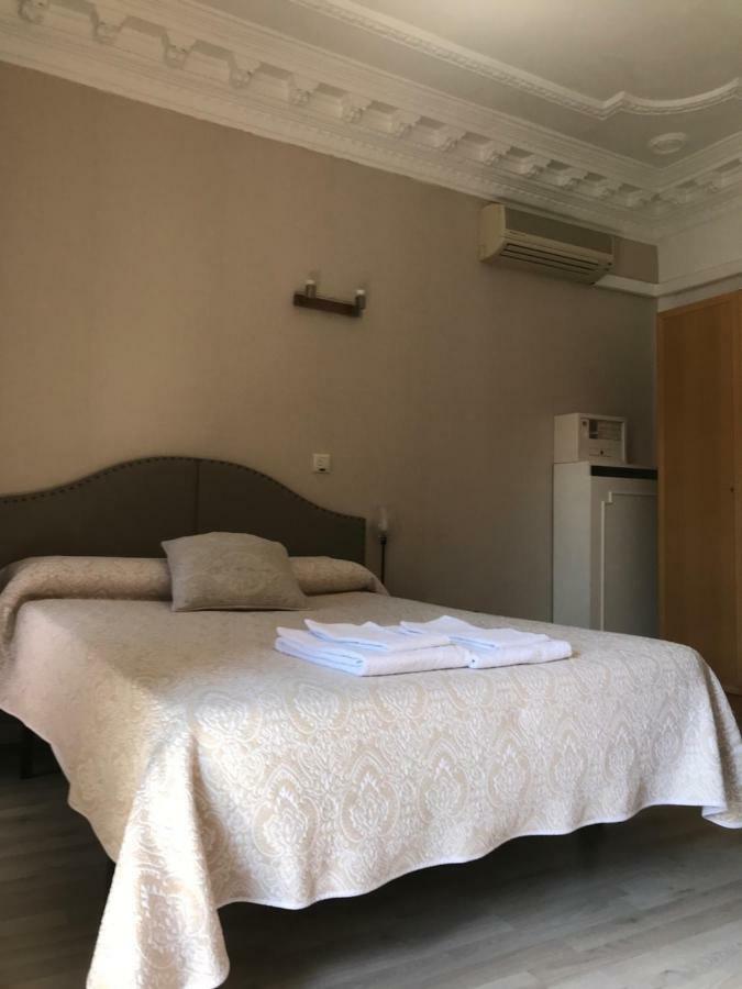 Hostal Trevinca Madrid Luaran gambar