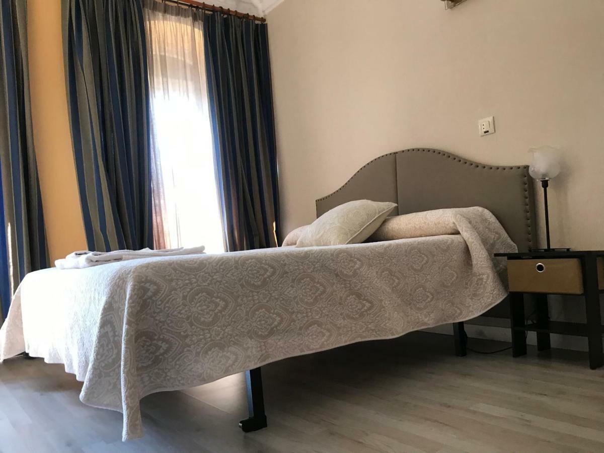 Hostal Trevinca Madrid Luaran gambar