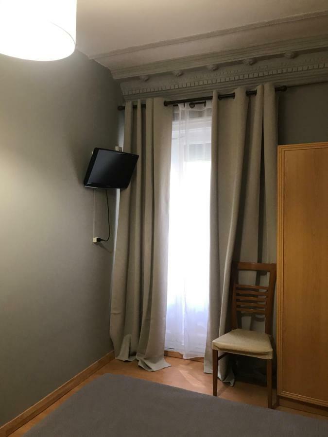 Hostal Trevinca Madrid Luaran gambar