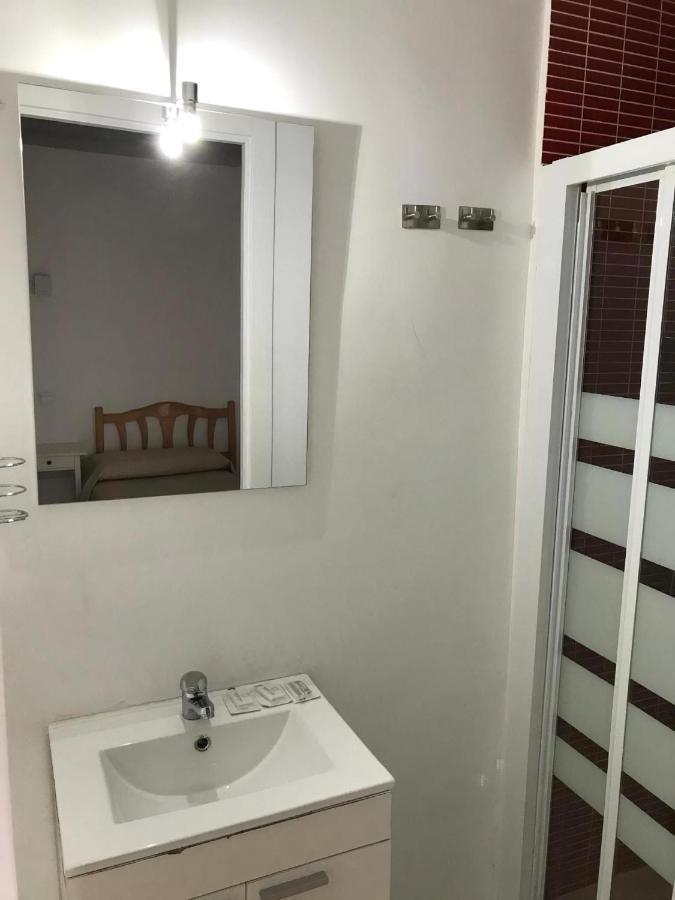 Hostal Trevinca Madrid Luaran gambar